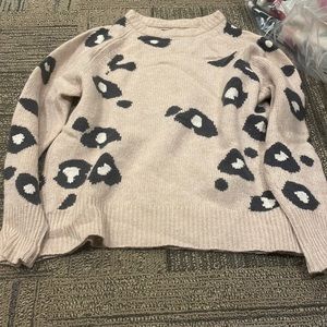 Beige light pink cheetah print small sweater